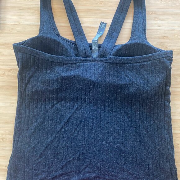 Vuori Plie Tank, in black heather, size S, built-in bra, removable pads - Picture 3 of 4